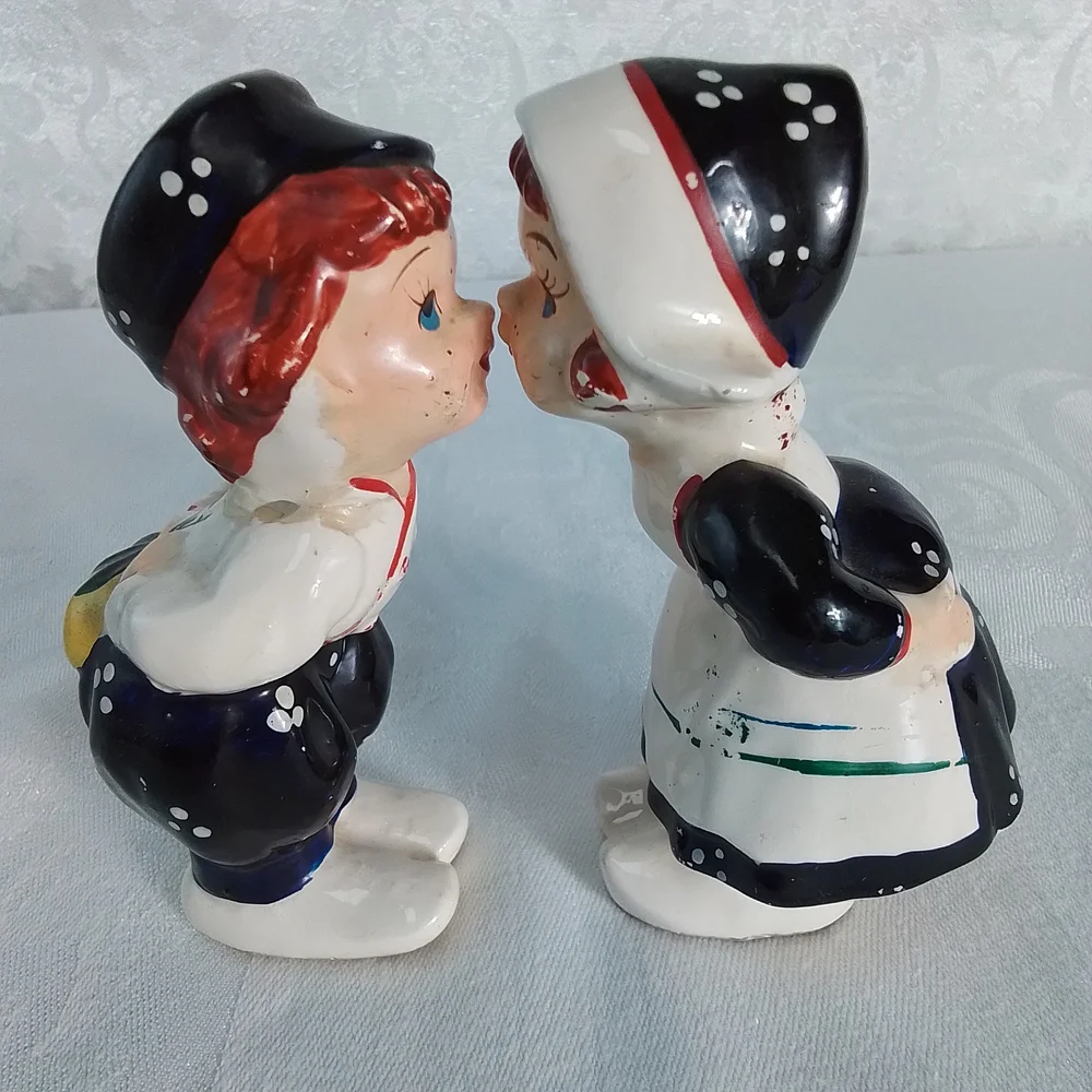 Charming vintage kissing Dutch couple salt and pepper shakers